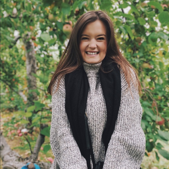 Meet your Posher, Emily - Picture 1 of 1